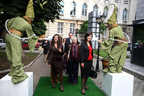 image stilts show